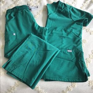 Figs Hunter Green Scrub Set, Medium